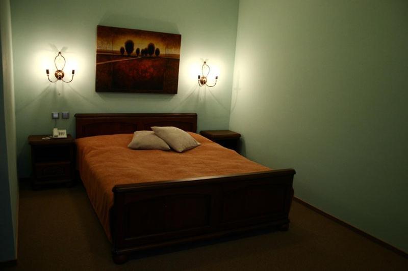 Zlaty Lev Hotel Louny Bilik gambar
